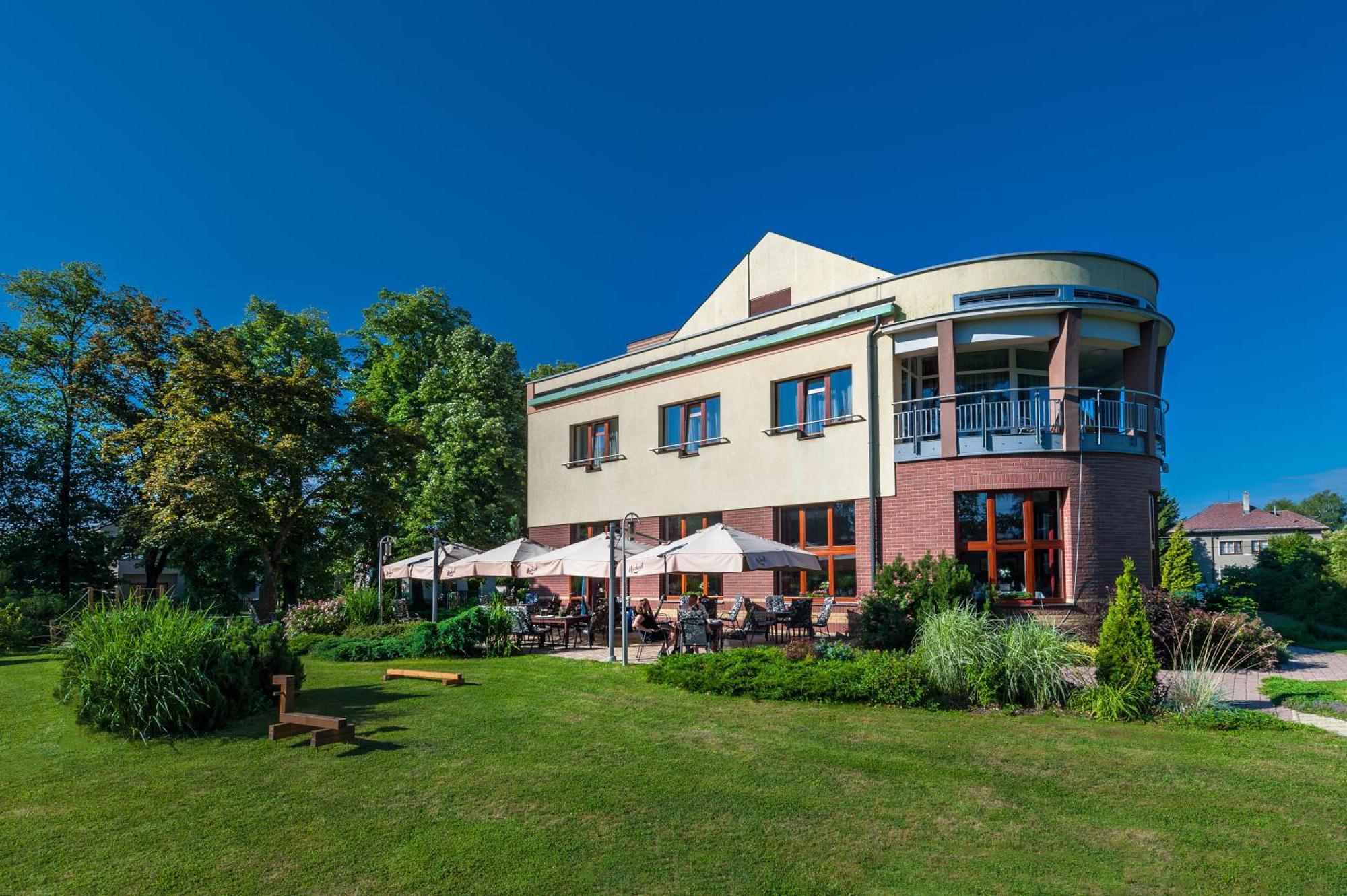 April Hotel Panorama Rychnov nad Kneznou Exterior photo