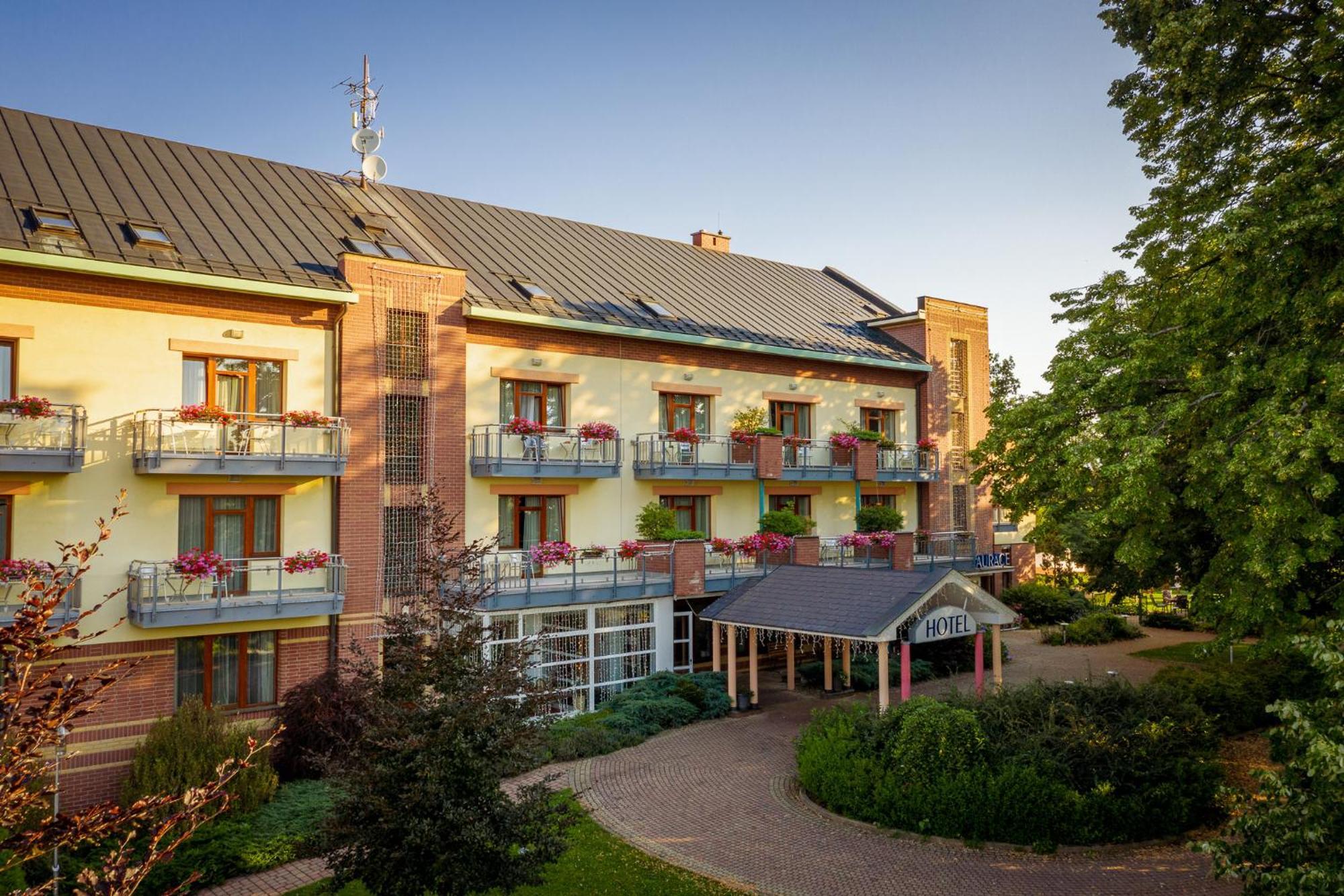 April Hotel Panorama Rychnov nad Kneznou Exterior photo